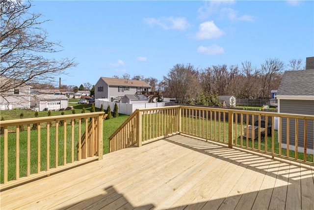 2 Birch Street, Tiverton, RI 02878