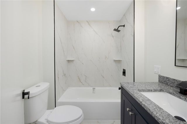 2 Birch Street, Tiverton, RI 02878