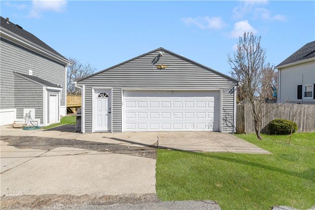 2 Birch Street, Tiverton, RI 02878