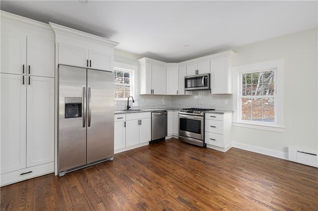 2 Birch Street, Tiverton, RI 02878