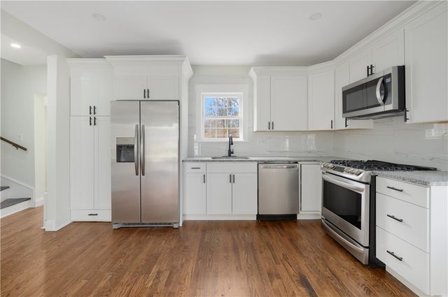 2 Birch Street, Tiverton, RI 02878