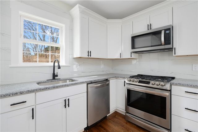 2 Birch Street, Tiverton, RI 02878