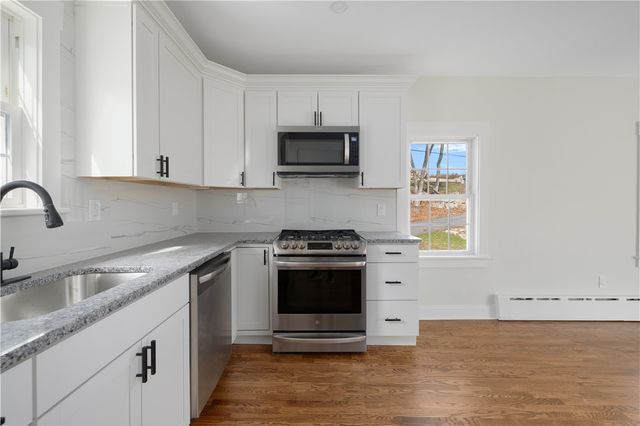 2 Birch Street, Tiverton, RI 02878