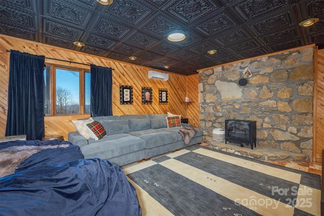 2338 El Miner Drive, Mars Hill, NC 28754