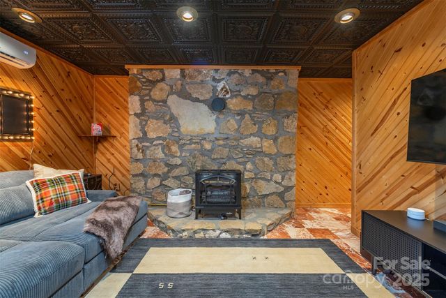 2338 El Miner Drive, Mars Hill, NC 28754