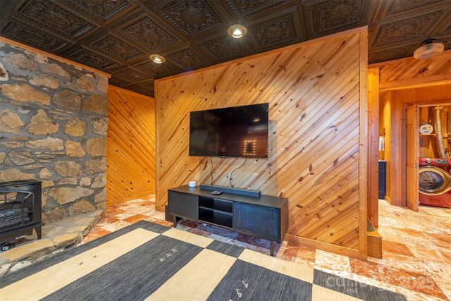 2338 El Miner Drive, Mars Hill, NC 28754