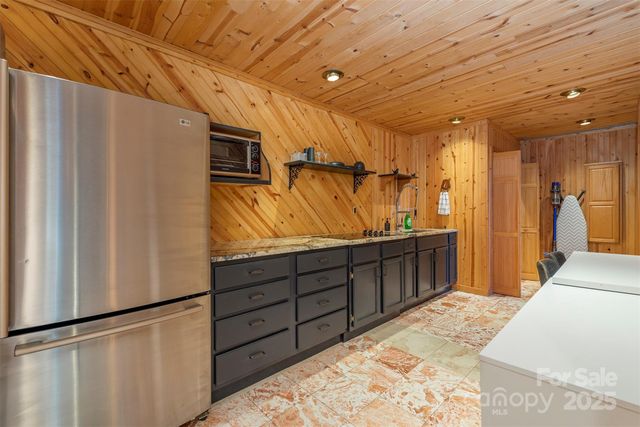 2338 El Miner Drive, Mars Hill, NC 28754