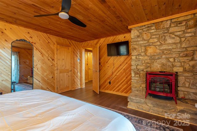 2338 El Miner Drive, Mars Hill, NC 28754