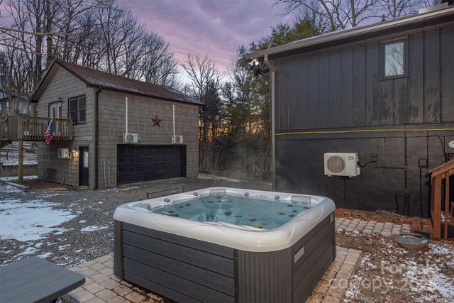 2338 El Miner Drive, Mars Hill, NC 28754