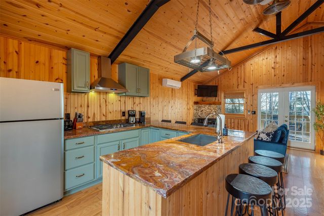 2338 El Miner Drive, Mars Hill, NC 28754