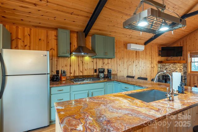 2338 El Miner Drive, Mars Hill, NC 28754