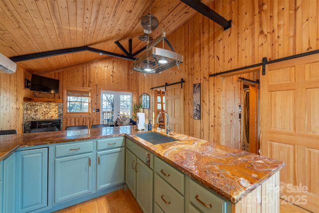 2338 El Miner Drive, Mars Hill, NC 28754