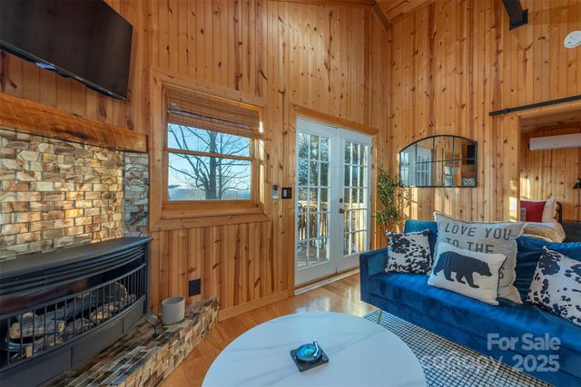 2338 El Miner Drive, Mars Hill, NC 28754