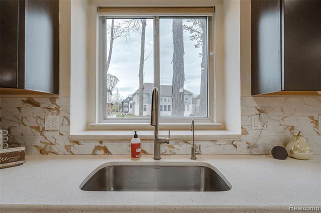 343 Amelia Circle, South Lyon, MI 48178