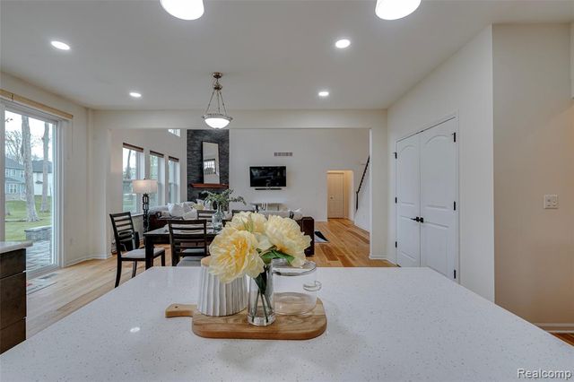 343 Amelia Circle, South Lyon, MI 48178