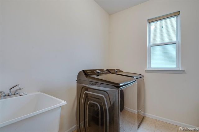 343 Amelia Circle, South Lyon, MI 48178