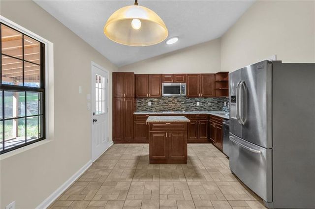 631 Brighton Drive NW, Lawrenceville, GA 30043