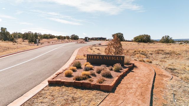48 Tierra Antigua, Santa Fe, NM 87506