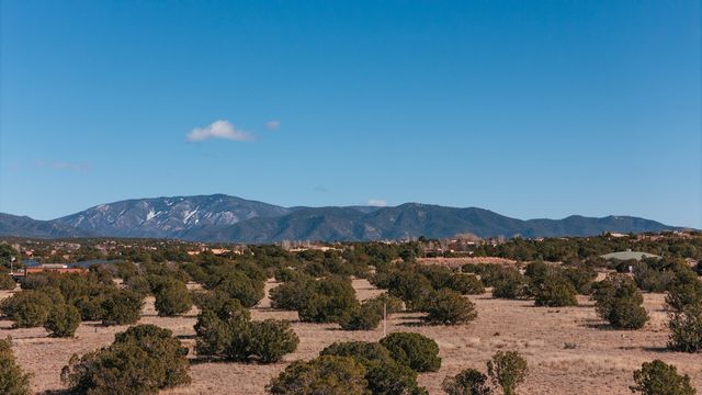 48 Tierra Antigua, Santa Fe, NM 87506