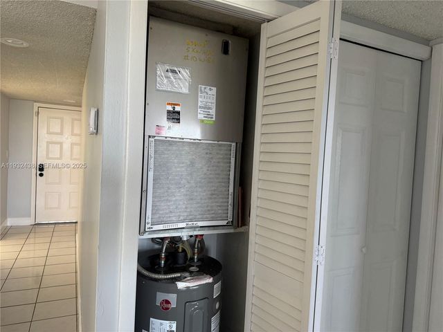 185 Lakeview Dr 101, Weston, FL 33326