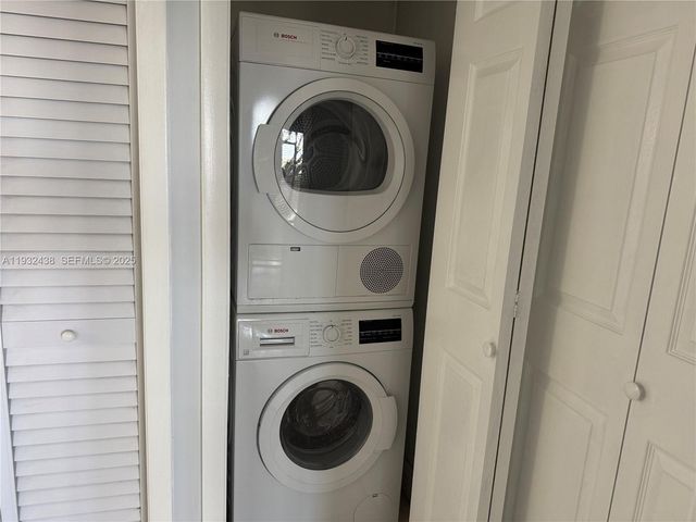 185 Lakeview Dr 101, Weston, FL 33326