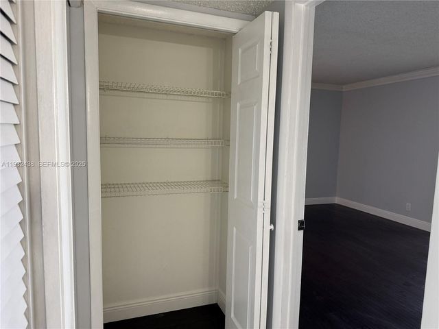 185 Lakeview Dr 101, Weston, FL 33326