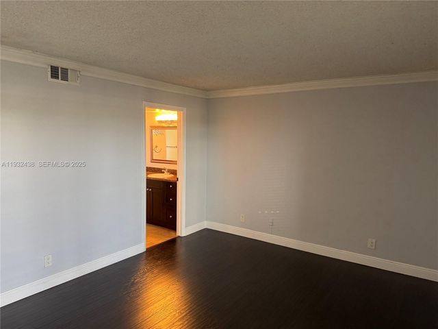 185 Lakeview Dr 101, Weston, FL 33326