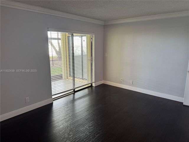 185 Lakeview Dr 101, Weston, FL 33326