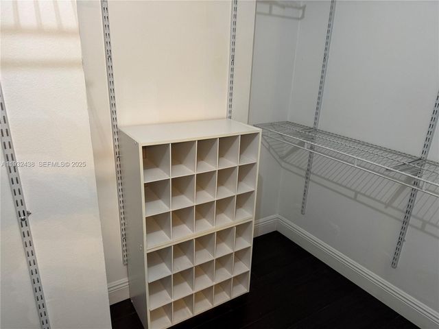 185 Lakeview Dr 101, Weston, FL 33326