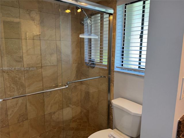 185 Lakeview Dr 101, Weston, FL 33326