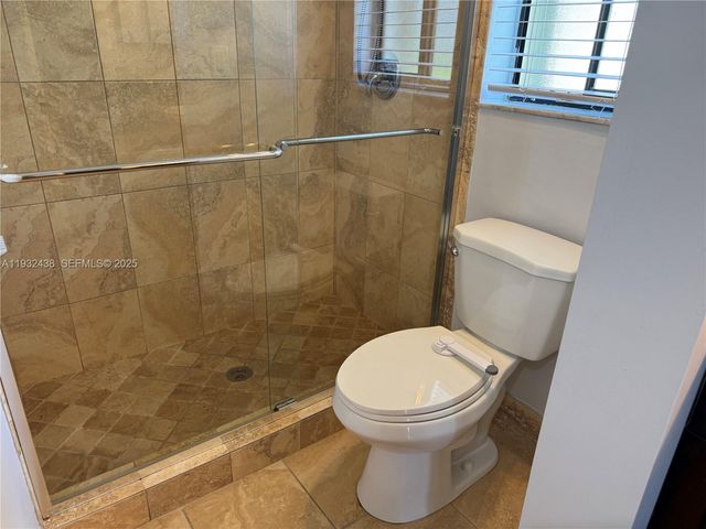 185 Lakeview Dr 101, Weston, FL 33326