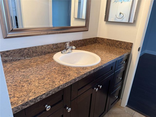 185 Lakeview Dr 101, Weston, FL 33326