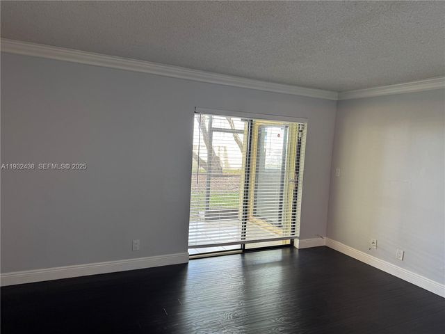 185 Lakeview Dr 101, Weston, FL 33326