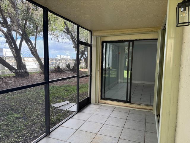 185 Lakeview Dr 101, Weston, FL 33326
