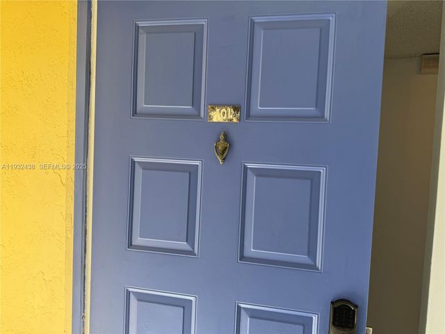 185 Lakeview Dr 101, Weston, FL 33326