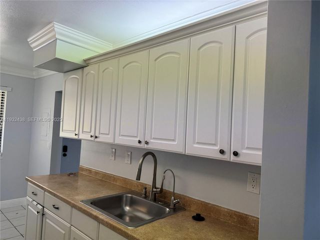 185 Lakeview Dr 101, Weston, FL 33326