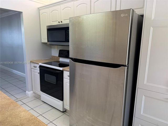 185 Lakeview Dr 101, Weston, FL 33326