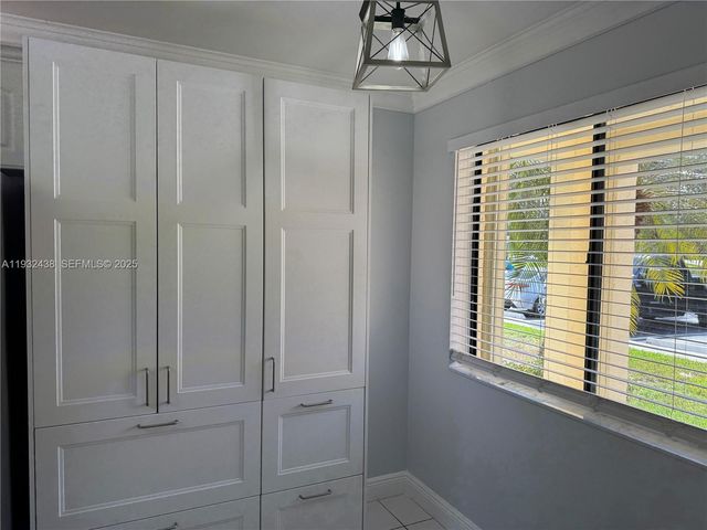 185 Lakeview Dr 101, Weston, FL 33326