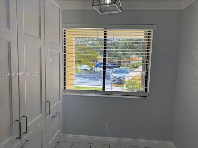 185 Lakeview Dr 101, Weston, FL 33326