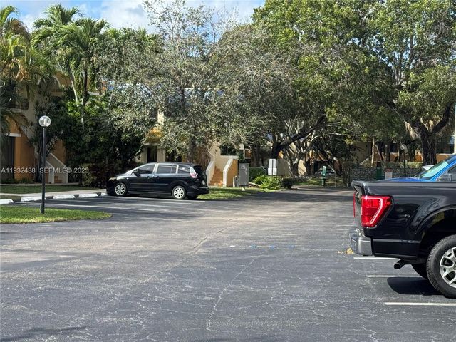 185 Lakeview Dr 101, Weston, FL 33326