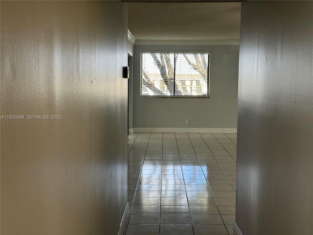 185 Lakeview Dr 101, Weston, FL 33326