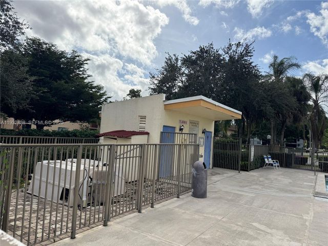 185 Lakeview Dr 101, Weston, FL 33326