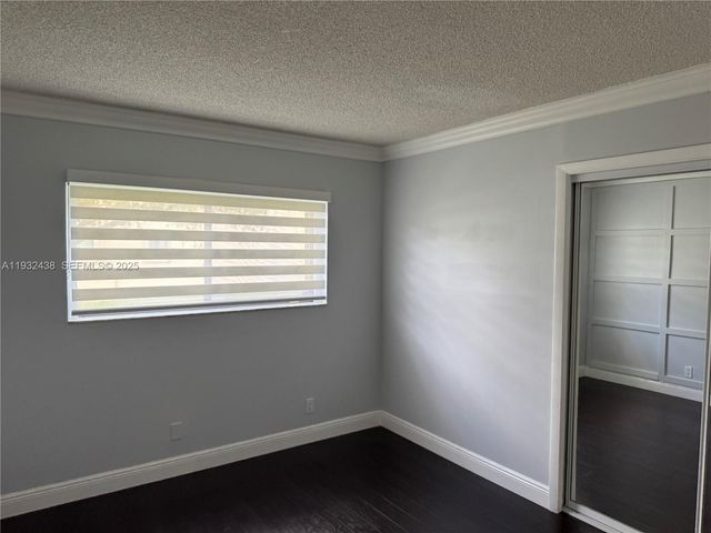 185 Lakeview Dr 101, Weston, FL 33326