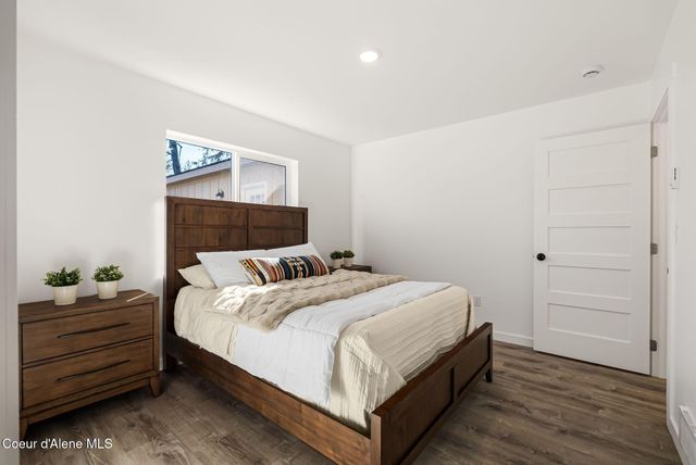 375 Jasper Loop, Ponderay, ID 83852