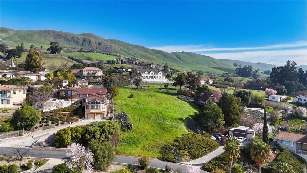 Image 1 of property listing at 10060 Bon Vista Court, San Jose, CA 95127