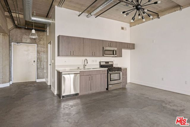 825 E 4th Street 503, Los Angeles, CA 90013