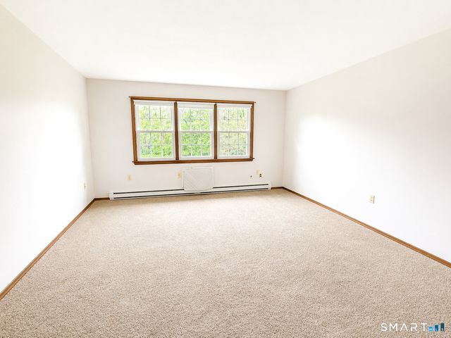 200 Laura Lane B9, Rocky Hill, CT 06067