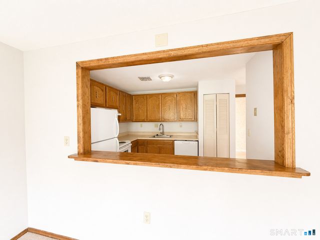 200 Laura Lane B9, Rocky Hill, CT 06067