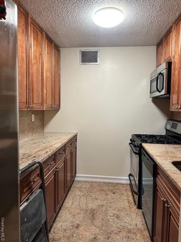 41-40 Union Street 11N, Flushing, NY 11355