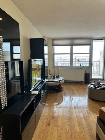 41-40 Union Street 11N, Flushing, NY 11355